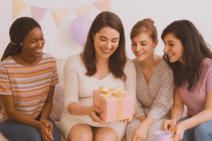 40 idées de cadeaux pour une babyshower