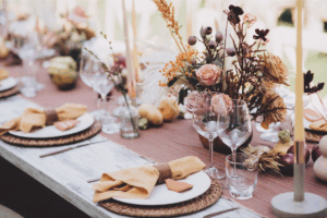 10 indispensables pour une déco de table de mariage réussie