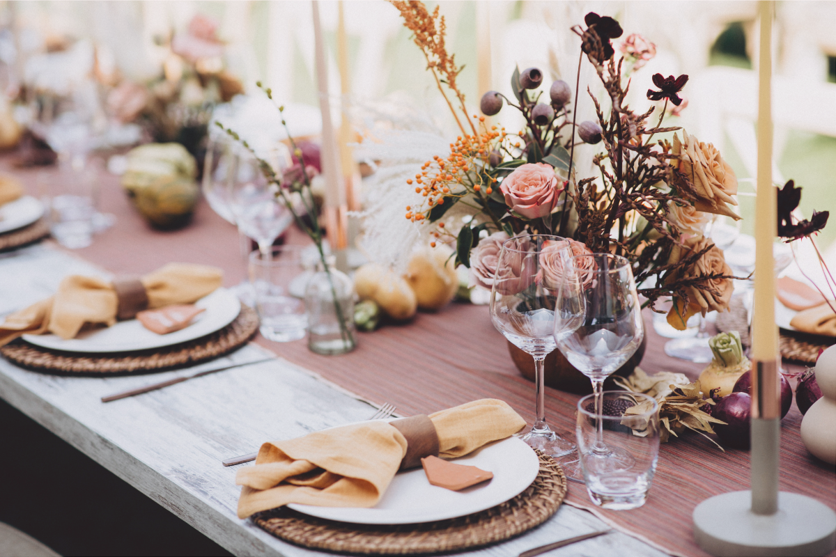 10 indispensables pour une déco de table de mariage réussie